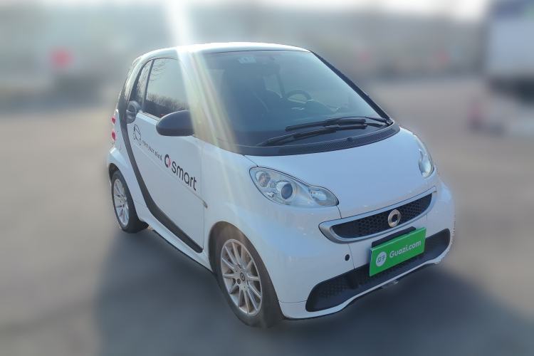 Used smart fortwo 2012 1.0 MHD Hardtop Comfort Edition Front Right 45 Deg
