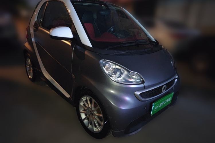 Used smart fortwo 2012 1.0 MHD Hardtop Comfort Edition Front Right 45 Deg