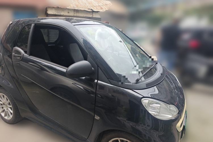 Used smart fortwo 2012 1.0 MHD Hardtop Comfort Edition Front Right 45 Deg