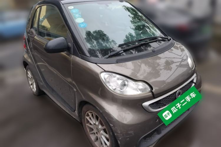 Used smart fortwo 2012 1.0 MHD Hardtop Comfort Edition Front Right 45 Deg