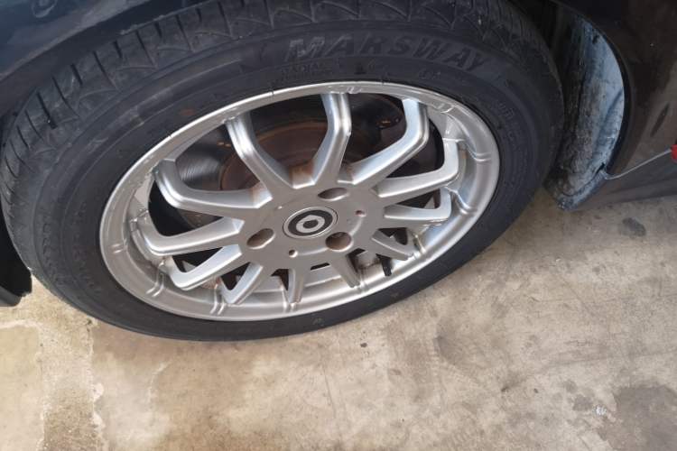 Used smart fortwo 2012 1.0 MHD Hardtop Standard Edition Left Front Wheel Hub