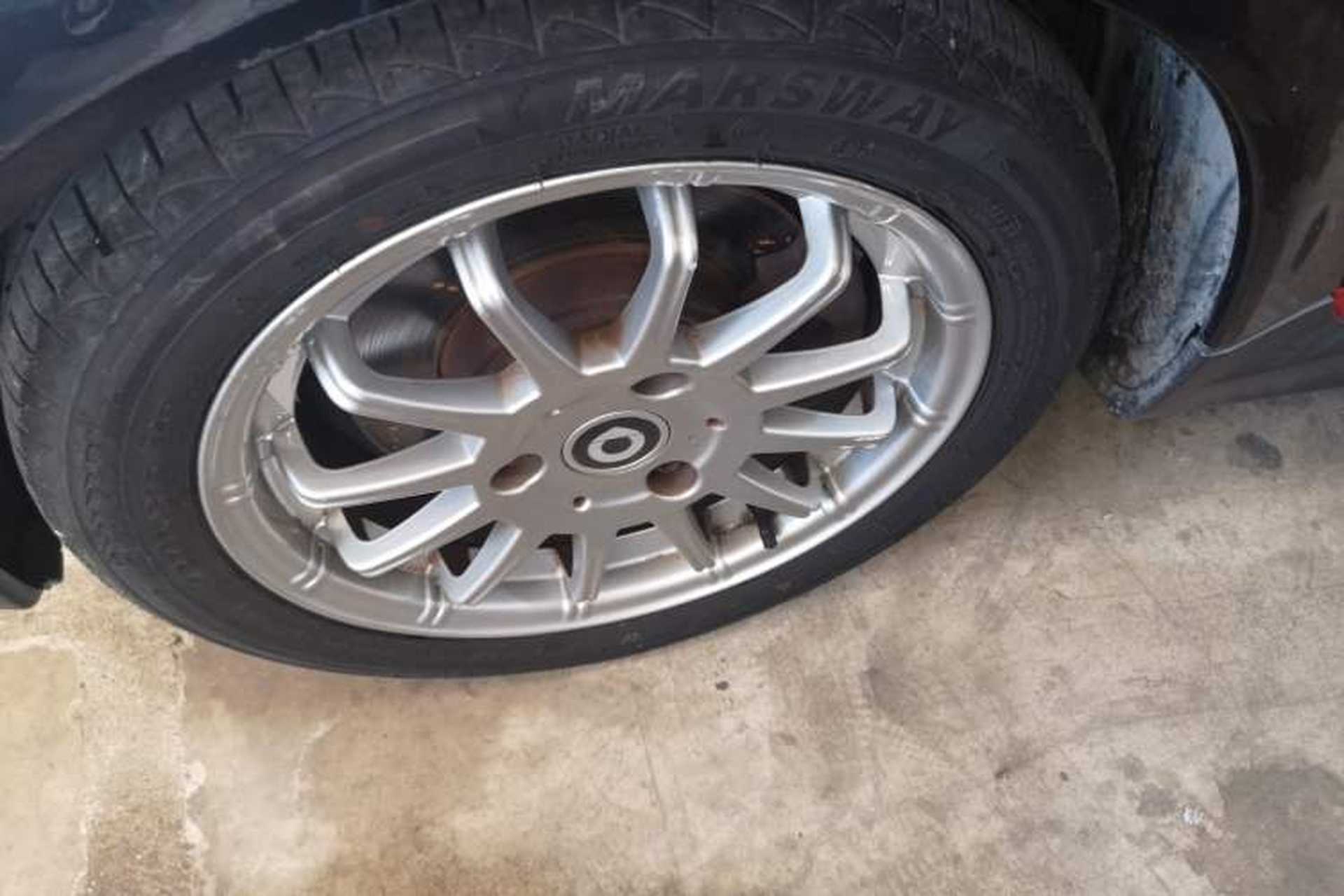 Used smart fortwo 2012 1.0 MHD Hardtop Standard Edition Left Front Wheel Hub
