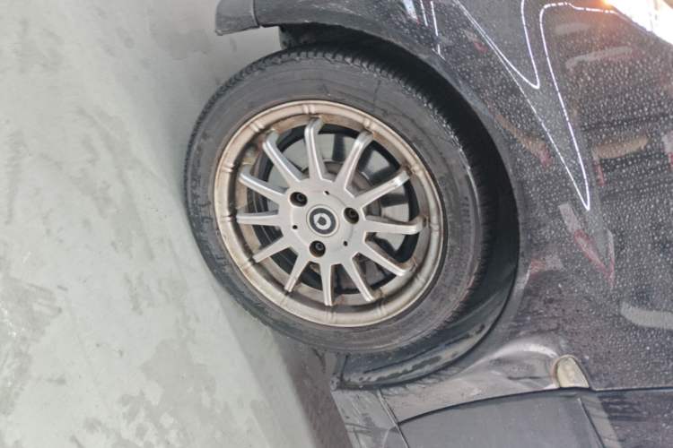 Used smart fortwo 2012 1.0 MHD Hardtop Standard Edition Left Front Wheel Hub