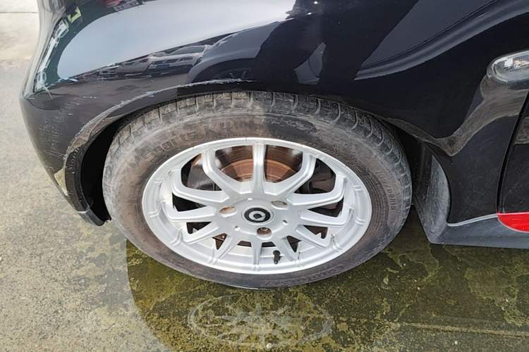 Used smart fortwo 2012 1.0 MHD Hardtop Standard Edition Left Front Wheel Hub