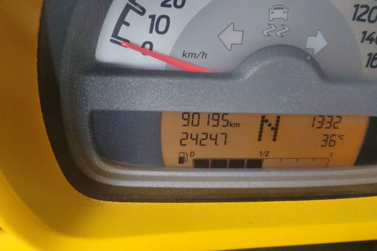 Used smart fortwo 2012 1.0T Convertible Passion Edition Odometer Close Up