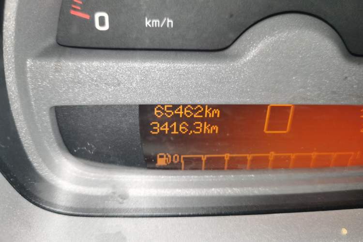Used smart fortwo 2012 1.0T Bosu Xclusive Edition Odometer Close Up
