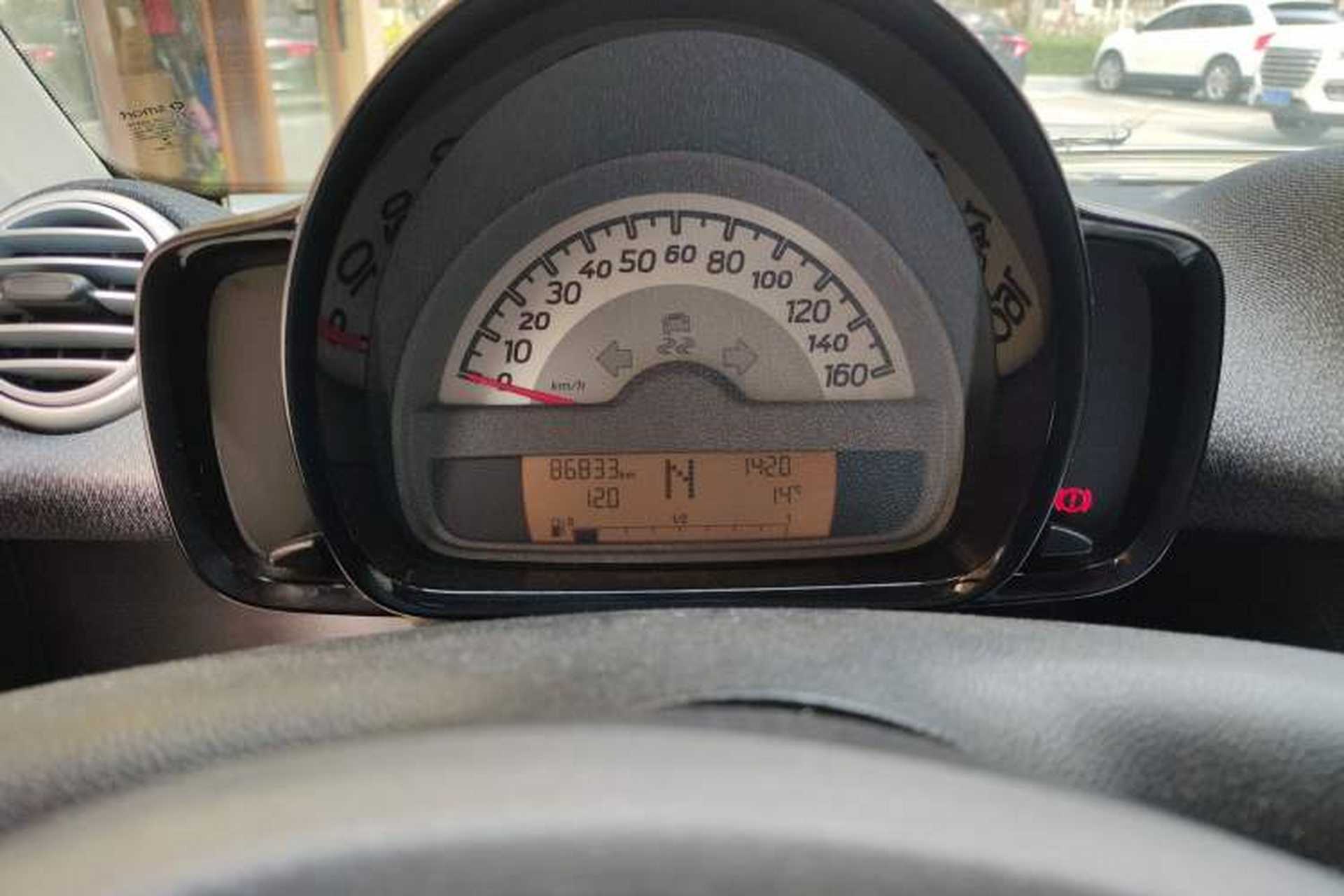 Used smart fortwo 2012 1.0 MHD Hardtop Standard Edition Odometer Close Up