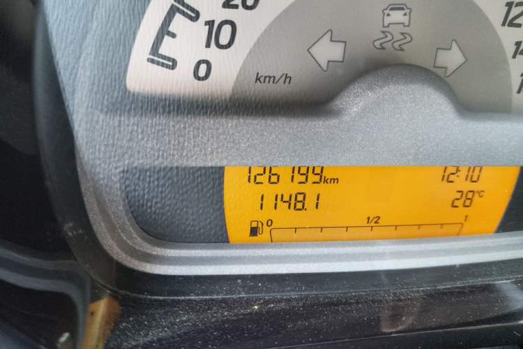 Used smart fortwo 2012 1.0 MHD Hardtop Standard Edition Odometer Close Up
