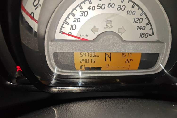 Used smart fortwo 2012 1.0 MHD Hardtop Comfort Edition Odometer Close Up