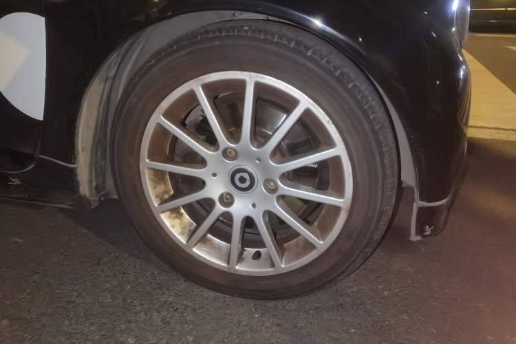 Used smart fortwo 2012 1.0 MHD Hardtop Comfort Edition Right Front Wheel Hub
