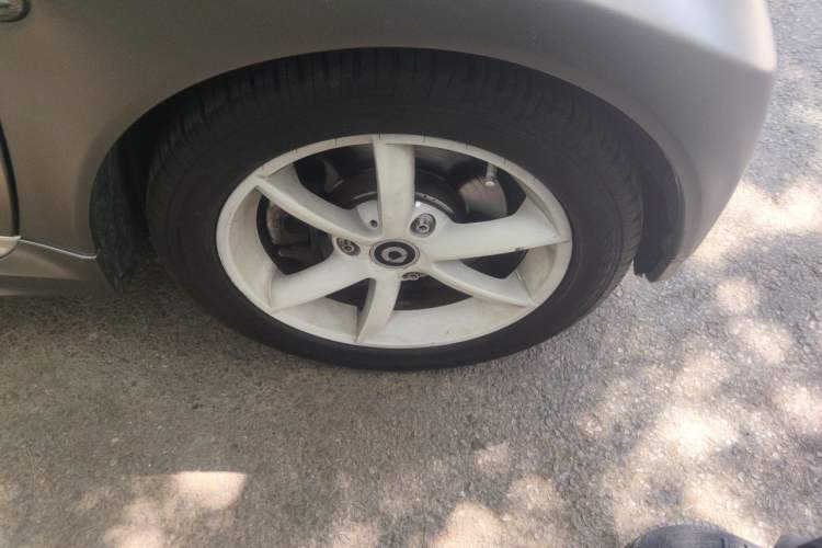Used smart fortwo 2012 1.0T Convertible Passion Edition Right Front Wheel Hub
