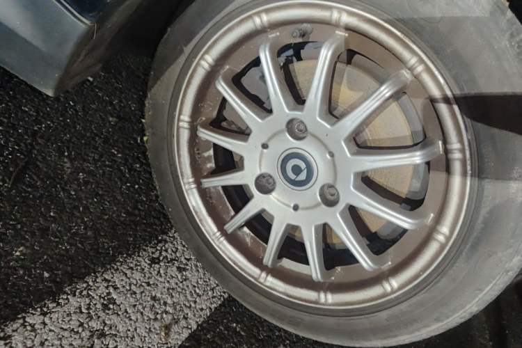 Used smart fortwo 2012 1.0 MHD Hardtop Standard Edition Right Front Wheel Hub