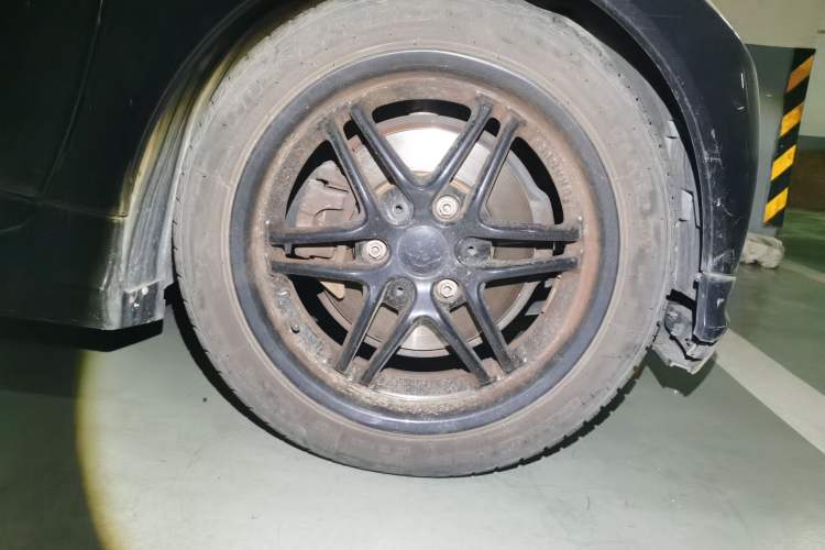 Used smart fortwo 2012 1.0T Bosu Xclusive Edition Right Front Wheel Hub