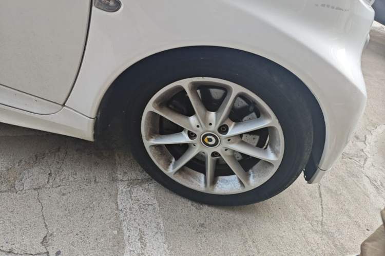 Used smart fortwo 2012 1.0 MHD Convertible Passion Edition Right Front Wheel Hub