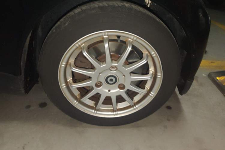 Used smart fortwo 2012 1.0 MHD Hardtop Standard Edition Right Front Wheel Hub