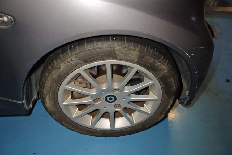 Used smart fortwo 2012 1.0 MHD Hardtop Comfort Edition Right Front Wheel Hub