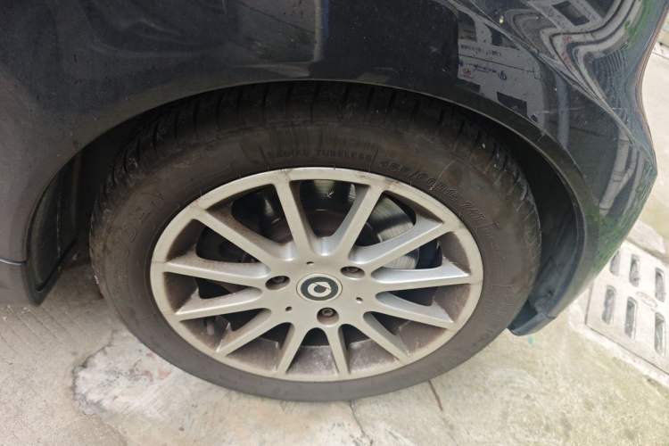 Used smart fortwo 2012 1.0 MHD Hardtop Comfort Edition Right Front Wheel Hub