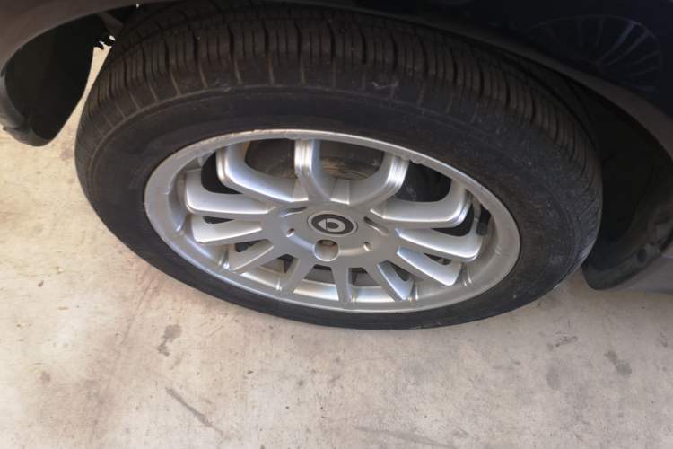 Used smart fortwo 2012 1.0 MHD Hardtop Standard Edition Right Rear Wheel Hub