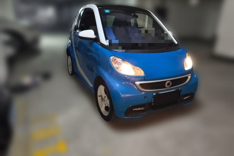 Used smart fortwo  Front Right 45 Deg