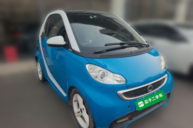 Used smart fortwo 2012 1.0 MHD Hardtop Comfort Edition Front Right 45 Deg