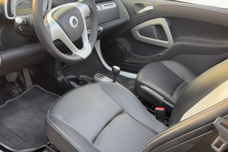 Used smart fortwo 2012 1.0T Convertible Passion Edition Interior 3