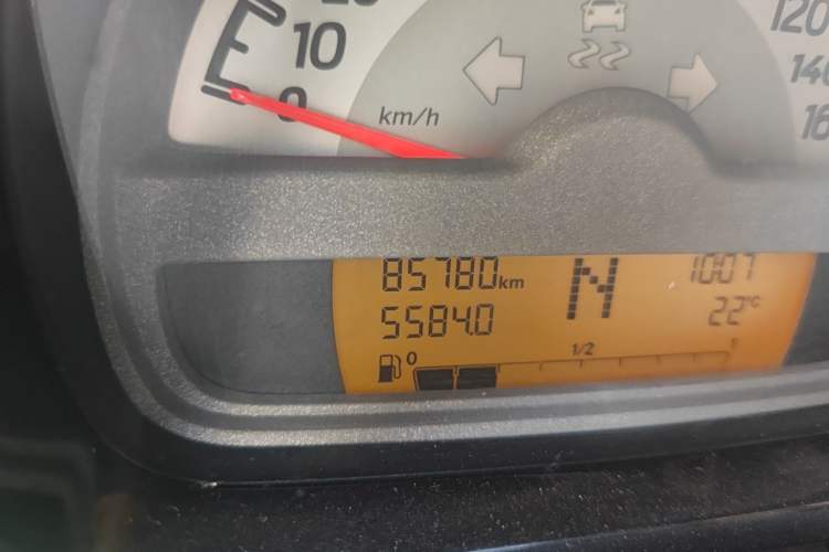 Used smart fortwo 2012 1.0 MHD Hardtop Standard Edition Odometer Close Up
