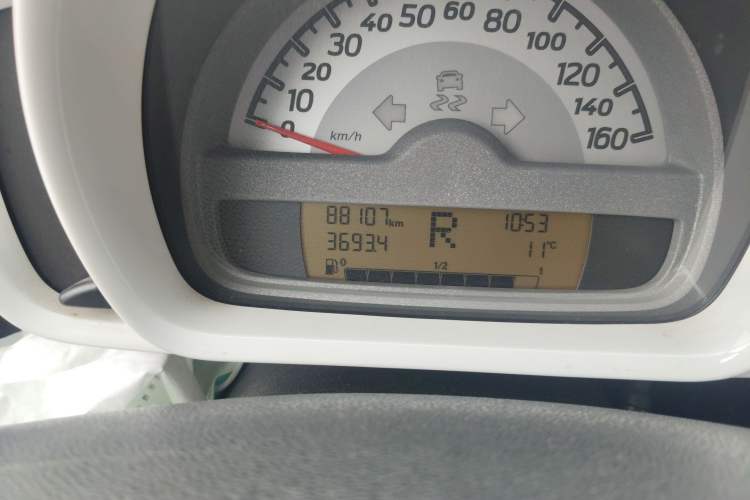 Used smart fortwo 2012 1.0T Convertible Passion Edition Odometer Close Up