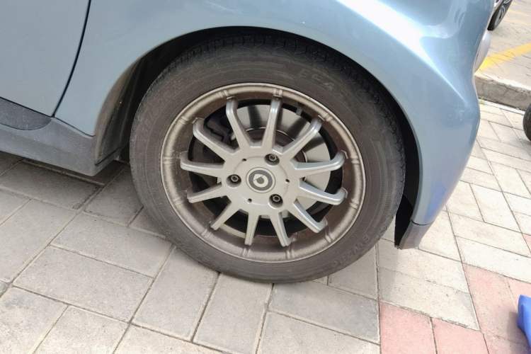 Used smart fortwo 2012 1.0 MHD Hardtop Comfort Edition Right Front Wheel Hub