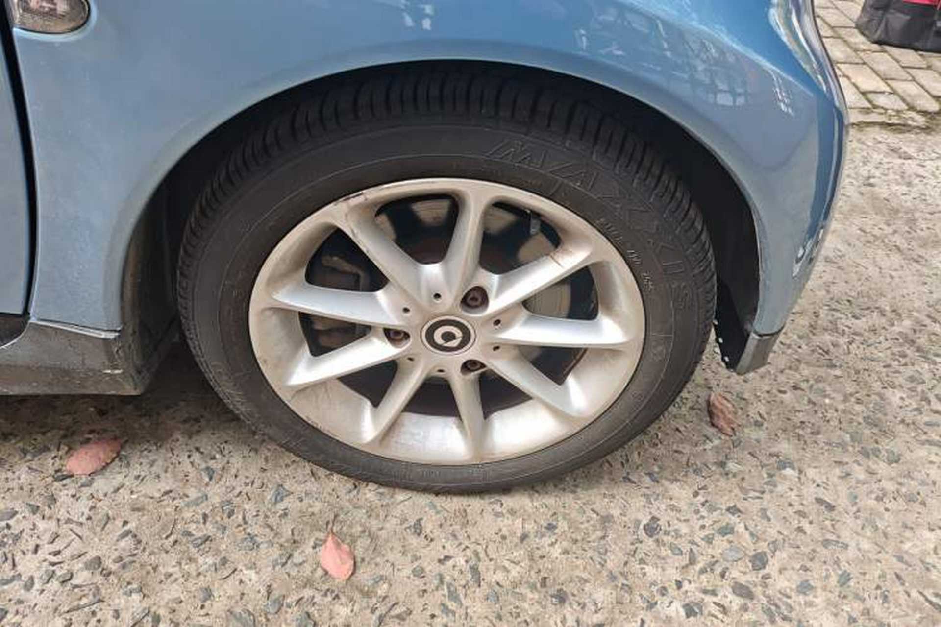 Used smart fortwo 2012 1.0 MHD Hardtop Standard Edition Right Front Wheel Hub