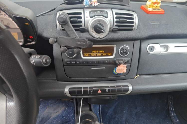 Used smart fortwo 2012 1.0 MHD Hardtop Standard Edition Audio And AC Panel