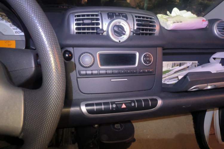 Used smart fortwo 2012 1.0 MHD Hardtop Comfort Edition Audio And AC Panel