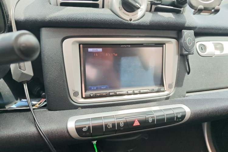 Used smart fortwo 2012 1.0T Hardtop Passion Edition Audio And AC Panel