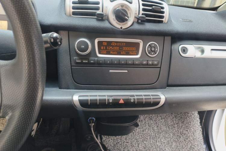 Used smart fortwo 2012 1.0 MHD Hardtop Standard Edition Audio And AC Panel