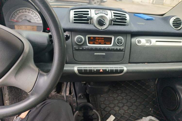 Used smart fortwo 2012 1.0 MHD Hardtop Standard Edition Audio And AC Panel