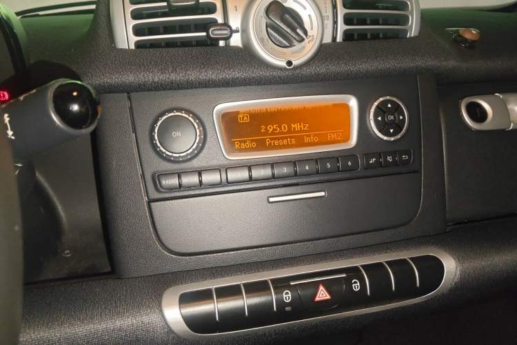 Used smart fortwo 2012 1.0 MHD Hardtop Passion Edition Audio And AC Panel