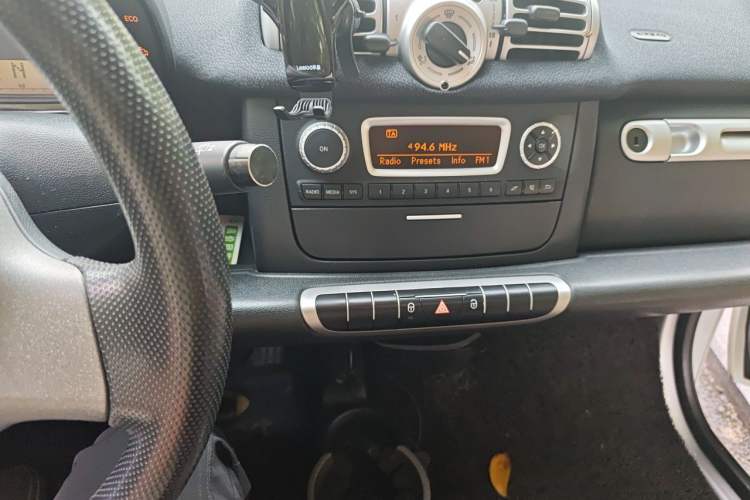 Used smart fortwo 2012 1.0 MHD Hardtop Standard Edition Audio And AC Panel