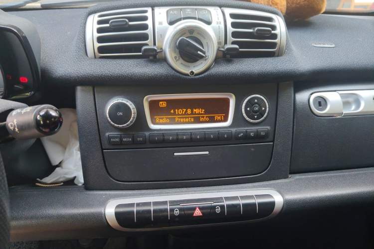 Used smart fortwo 2012 1.0 MHD Hardtop Standard Edition Audio And AC Panel