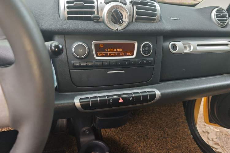 Used smart fortwo 2012 1.0 MHD Hardtop Standard Edition Audio And AC Panel