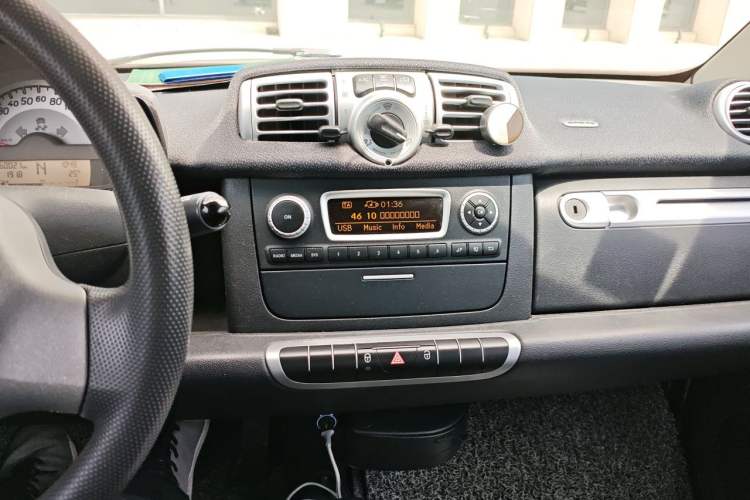 Used smart fortwo 2012 1.0 MHD Hardtop Standard Edition Audio And AC Panel