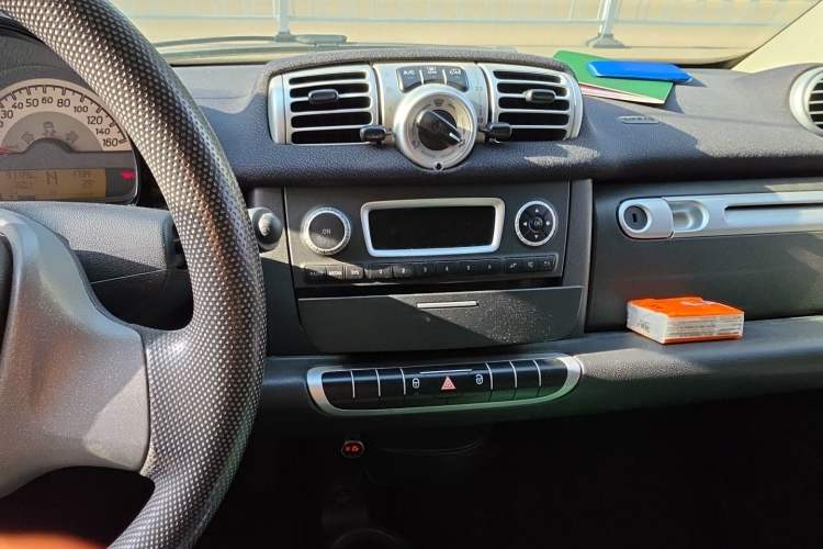 Used smart fortwo 2012 1.0 MHD Hardtop Standard Edition Audio And AC Panel