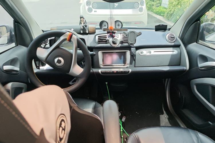 Used smart fortwo 2012 1.0T Hardtop Passion Edition Center Console