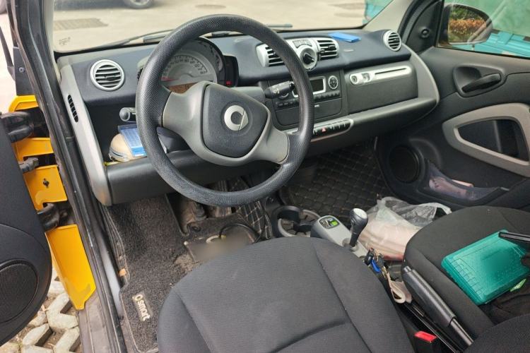 Used smart fortwo 2012 1.0 MHD Hardtop Standard Edition Center Console