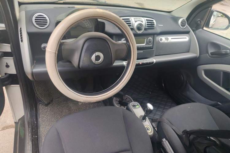 Used smart fortwo 2012 1.0 MHD Hardtop Standard Edition Center Console
