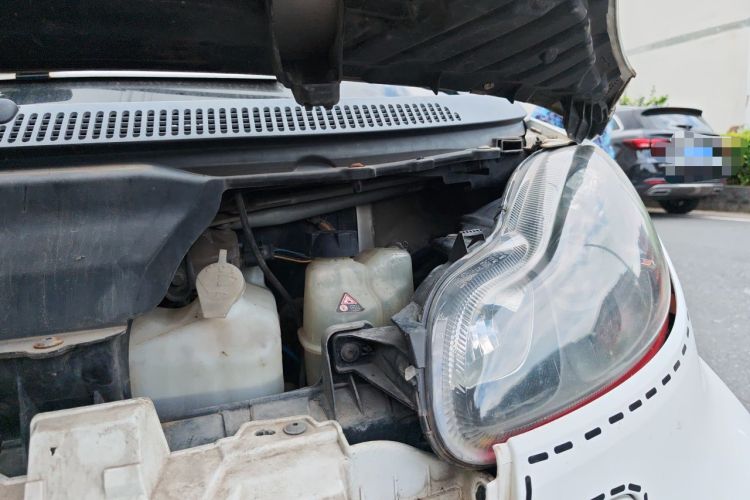 Used smart fortwo 2012 1.0T Hardtop Passion Edition Engine Bay Left