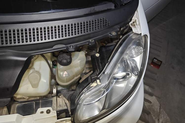 Used smart fortwo 2012 1.0 MHD Hardtop Standard Edition Engine Bay Left