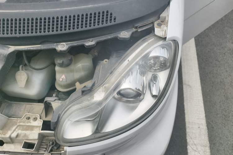 Used smart fortwo 2012 1.0T Convertible Passion Edition Engine Bay Left