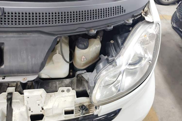 Used smart fortwo 2012 1.0 MHD Hardtop Standard Edition Engine Bay Left