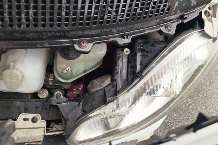Used smart fortwo 2012 1.0 MHD Hardtop Comfort Edition Engine Bay Left
