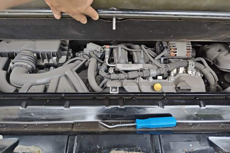 Used smart fortwo 2012 1.0 MHD Hardtop Comfort Edition Engine Bay