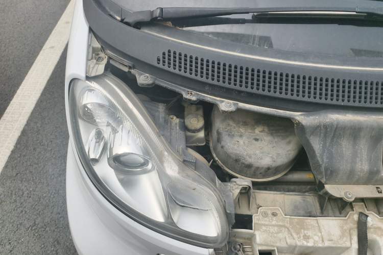 Used smart fortwo 2012 1.0T Convertible Passion Edition Engine Bay Right